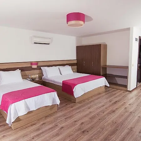 Hotel Eden Pyara